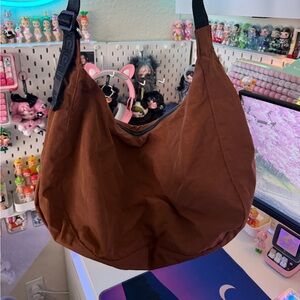 Large brown baggu crescent